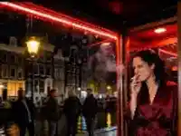 ГНУСНО! Жената на Бареков Мария Календерска въртяла офшорки за да се спаси от сводника, който я изнасилвал като куче