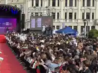 Хиляди се събраха в София заради DARA; Тя: Не съм очаквала такова нещо, благодаря ви (снимки)
