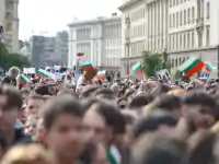 Хиляди се събраха в София заради DARA; Тя: Не съм очаквала такова нещо, благодаря ви (снимки)
