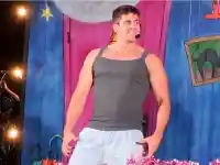 Иво Аръков шокира с детска люлка на площадката в София!