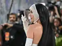 Met Gala 2026: Звездите превърнаха изкуството в бутафория и шоу (снимки/видео)