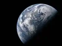 Шок! НАСА шокира света с 12 000 нови снимки от Луната!