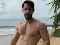 Наум Шопов шокира с новата си прическа! Присадил ли е коса?