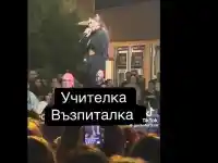 Шок на площада: Фенове замерят Алисия с телефони!