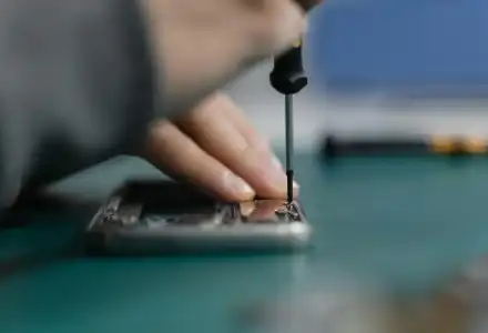 Сменяемата батерия: Революция в смартфоните от 2027 г.!
