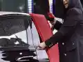 Софи Маринова с черна лимузина