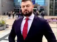 ВИЖТЕ КАК БАРЕКОВ ИЗТОЧИ ЕВРОПАРЛАМЕНТА! С€кс екскурзии до Малдивите със “сътруднички”. Шофьори наливат шампанско и му гладят гащите (СКАНДАЛНО РАЗСЛЕДВАНЕ)