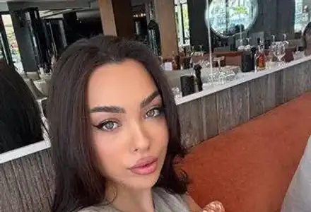 Айлин става булка с огромен диамант