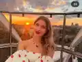Александра Фейгин шокира с ягодкова рокля на виенското колело!