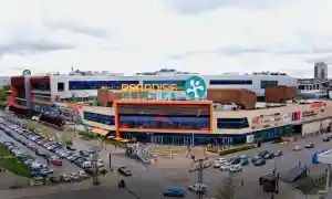 Шок! БМВ проби стената на мол Парадайс в София!