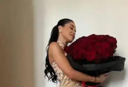 Скандал! Депутат ли ухажва Благовеста Бонбонова с рози?