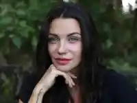 Диляна Попова гледа на таро