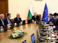 Шок! Радев сменя шефовете на НАП и разузнаването!