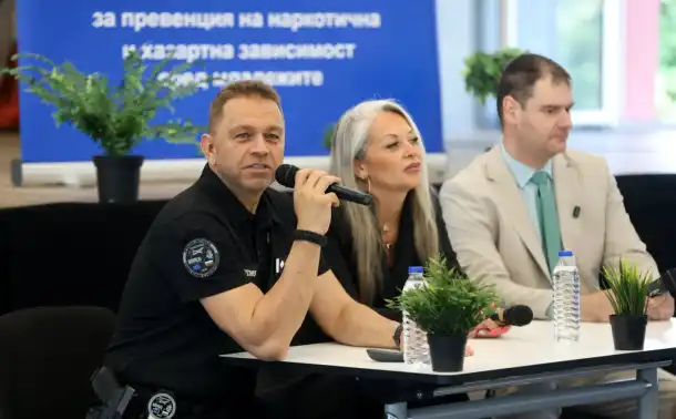 Митниците хванаха пратки с дрога от осем уебсайта, пристигащи от Централна Европа (снимки)