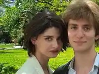 По червения килим: ВИП абитуриентите впечатляват със стил (Снимки)
