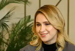 Шок! Мария Бакалова с анорексично тяло при завръщането в България!