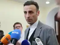 Бербатов отново в скандал! Паркира на забранено място в София!