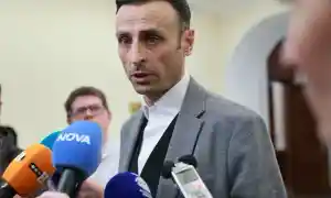 Бербатов отново в скандал! Паркира на забранено място в София!