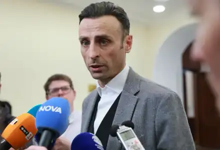 Бербатов отново в скандал! Паркира на забранено място в София!