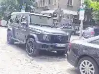 Бербатов отново в скандал! Паркира на забранено място в София!