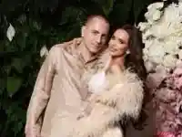 Семейството на Отварачката отпразнува по пижами бала на абитуриентката Марая