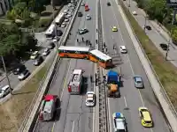Шок на Цариградско шосе: Автобус катастрофира в насрещното!