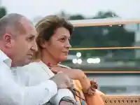 Депутатите на Румен Радев завзеха резиденцията на властта в Евксиноград