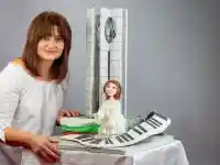 Лили Иванова оживя в захар! Шокираща творба на Диана Димитрова!