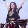 Шок! Елица учи деца от Мозамбик и Ямайка на български фолклор!