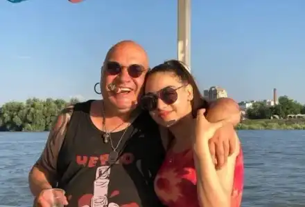 Фънки в шок! Дъщеря му взриви мрежата с гореща снимка!