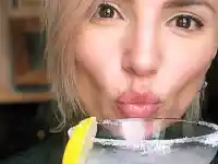 Ирина Тенчева шокира с нова страст към алкохола в Гърция!