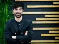 Шокиращ скандал: Евгени Генчев в битка в обществена тоалетна!