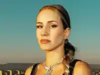 Скандал! Мила Роберт остана без кола в София!