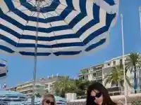 Дъщерята на Тодор Славков подпали страстите в Кан! Събира тен на най-луксозните плажове
