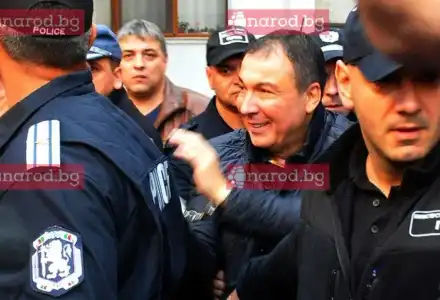 Шокиращ скандал в Свети Влас: Милиони се грабят под носа на кмета!