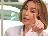 Енджи Касабие се тъпче с добавки, бие си пептиди и си влива витамини венозно, за да спре времето