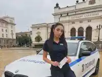 Шок! Фалшива секси полицайка взривява мрежата със скандални снимки!