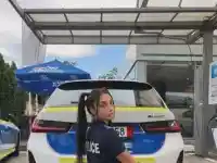 Шок! Фалшива секси полицайка взривява мрежата със скандални снимки!
