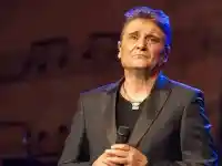 Изпълнителката на "Сърца червени" Йорданка Христова: Играчите на ЦСКА са лигльовци, да ги глобят яко!