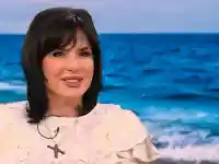 Кичка Бодурова: Баща ми щеше да се отрече от мен! (Не мъж,  а жена й подарила 101 рози)