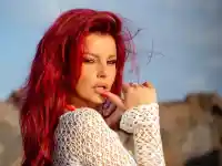 НЕ е Chat GPT! Фолк дивата Валя възхити фенове с плажна фотосесия (СНИМКИ)