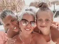 Шокираща прилика! Щерката на Ледената кралица заема сцената!