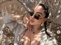 Секси дъщерята на Лияна шокира с плажен бански!