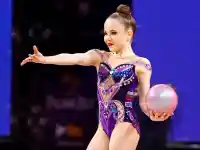 Стилияна Николова изумява с медали и мечти за парашут!