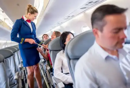 Стюардесите и пилотите са изложени на най-висок риск от смърт от рак, свързан с радиация