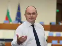 Верни ли са слуховете, че бившият депутат на “Възраждане” Златан Златанов си пада по малки момиченца и момченца?