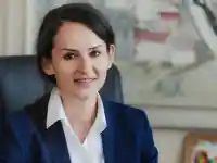 Зам.-министърката Павлета Пеловска вилнее на Малдивите и в Испания с богата любовница – брокер на недвижими имоти