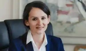 Зам.-министърката Павлета Пеловска вилнее на Малдивите и в Испания с богата любовница – брокер на недвижими имоти