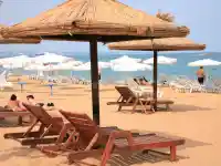 Трагедия на плажа: Бой за шезлонг завърши фатално в Гърция!