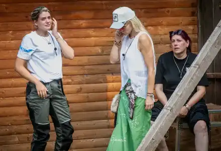 Бомба във „Фермата“! Оказа се, че „скромната“ Симона върти двама мъже (Да не падне обаче на земята-снимки)